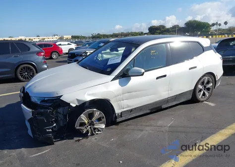 2023 BMW Ix xDrive50 z USA, uszkodzony, nr VIN WB523CF09PCL95969